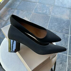 Closet clear out! 👠 Donald Pliner black fabric and patent pumps. Like new!